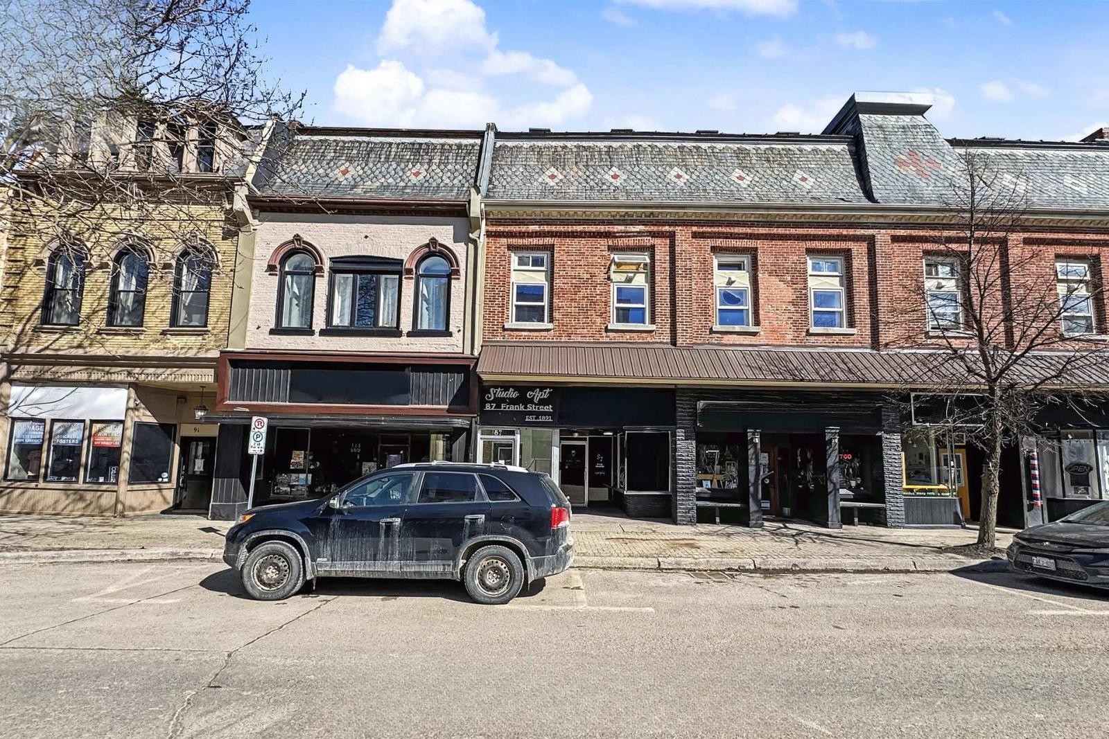 87 Frank Street - 209
